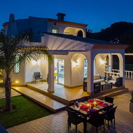 Carlivo Villa *